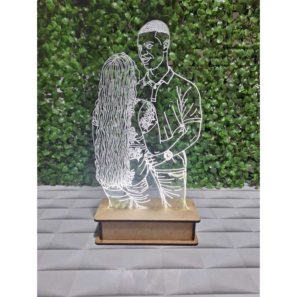Luminária Led Personalizada Com Foto Desenhada Casal