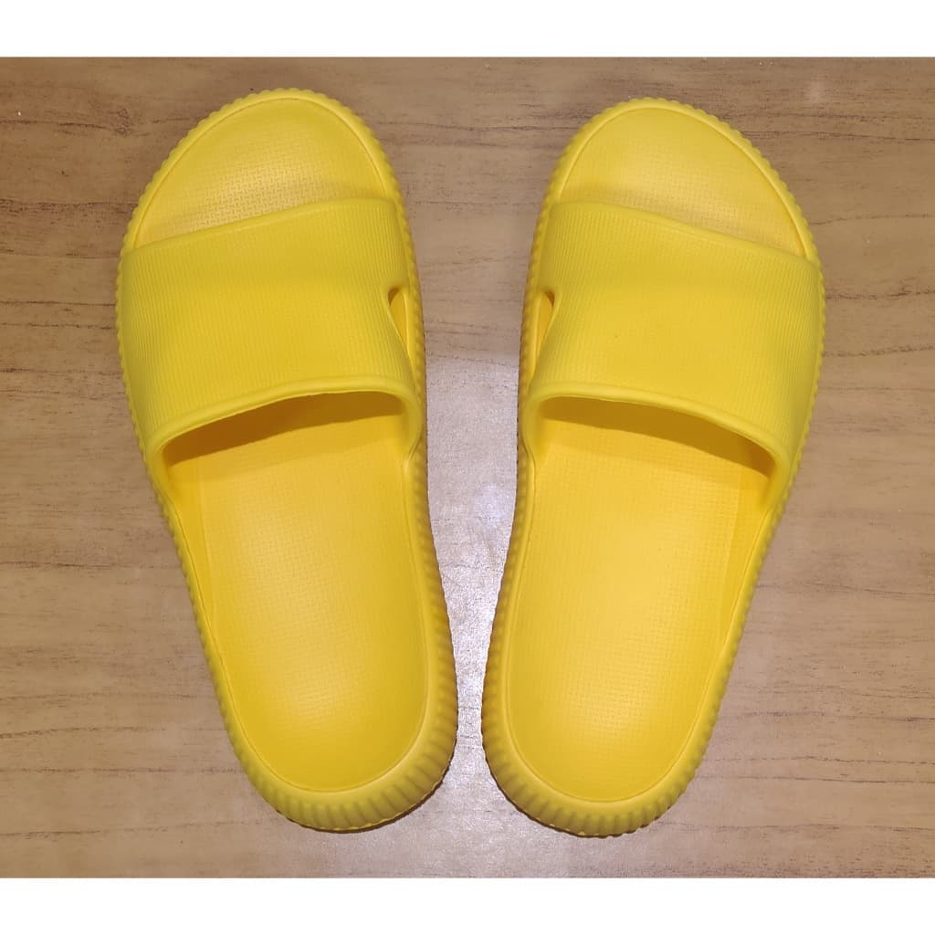 Chinelo Nuvem Adulto em borracha muito macia - 100% E.V.A. ORIGINAL Macio Flexível- COR AMARELO GEMA