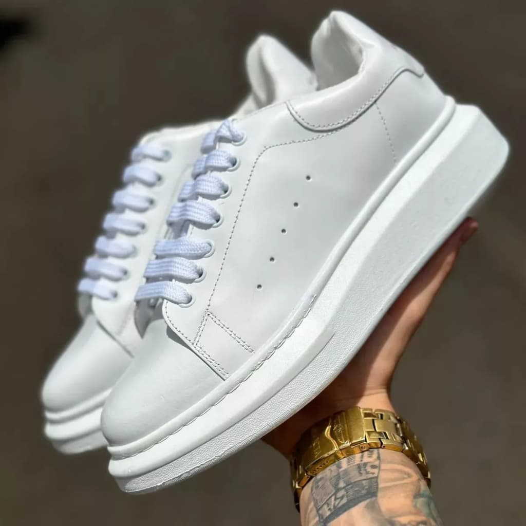 Tênis Sneaker Branco e Preto Oversize Sola Alta Casual Basic Estiloso e Confortável Lançamento Exclusivo Atria