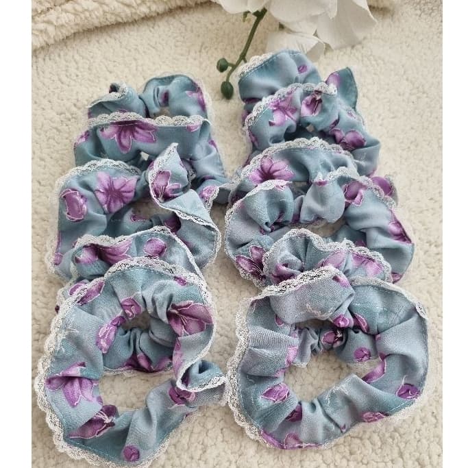 Xuxinha Floral com Renda | Elástico de Cabelo Feminino Delicado e Romântico com renda