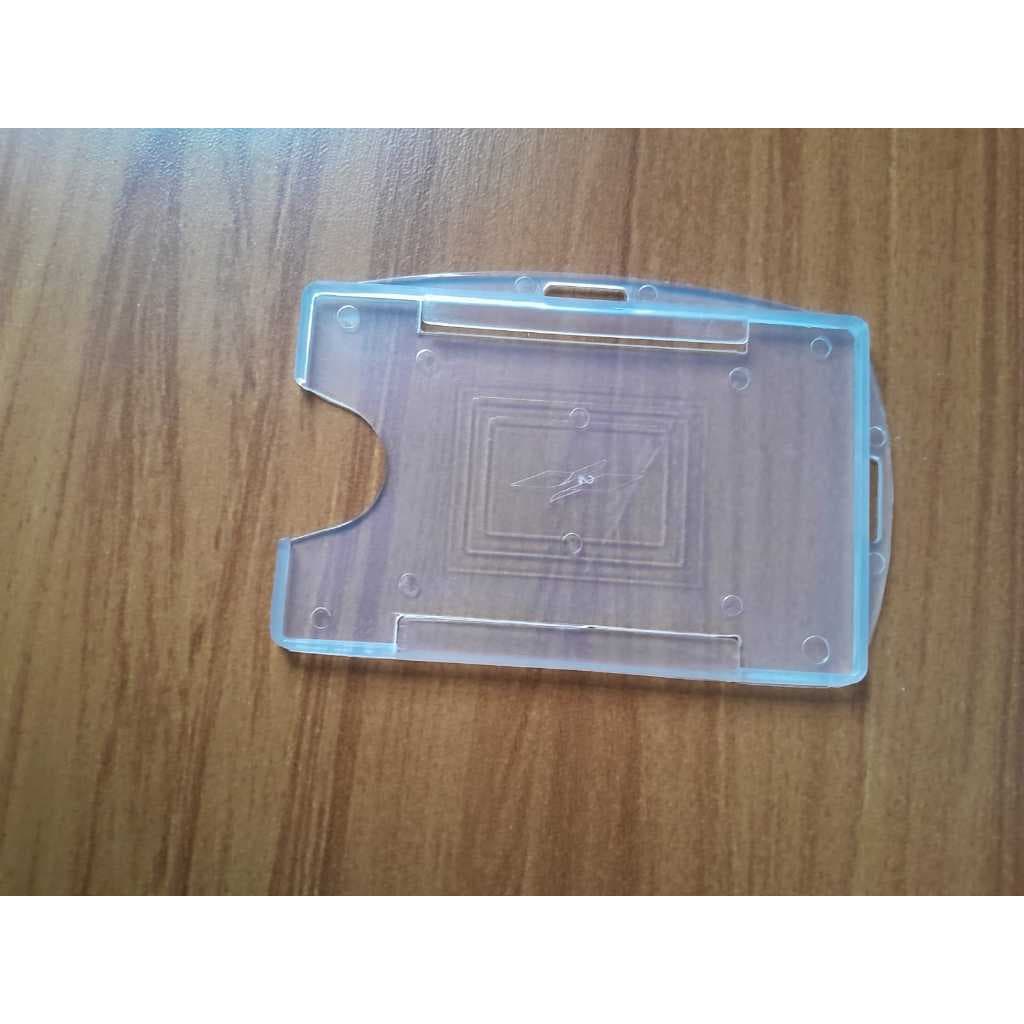 Porta  Crachá Rígido Horizontal e Vertical Transparente   – Proteção e Praticidade para Documentos