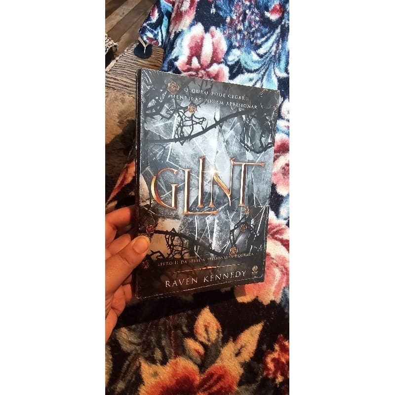 Livro novo e lacrado Glint da Raven Kennedy
