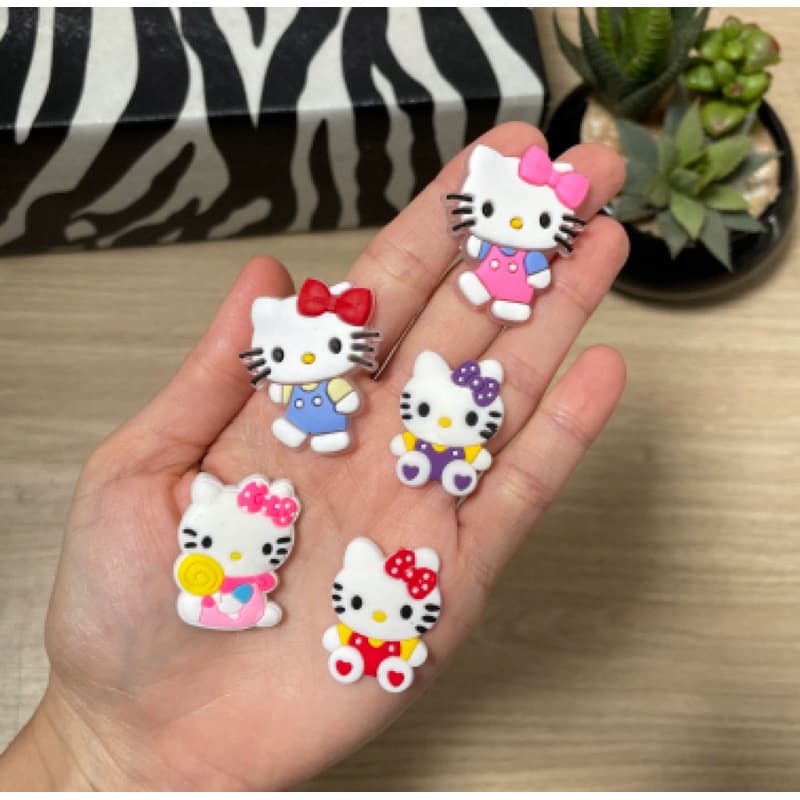 Kit Pins/Bottons Emborrachados Para Babuche - Coleção Hello Kitty