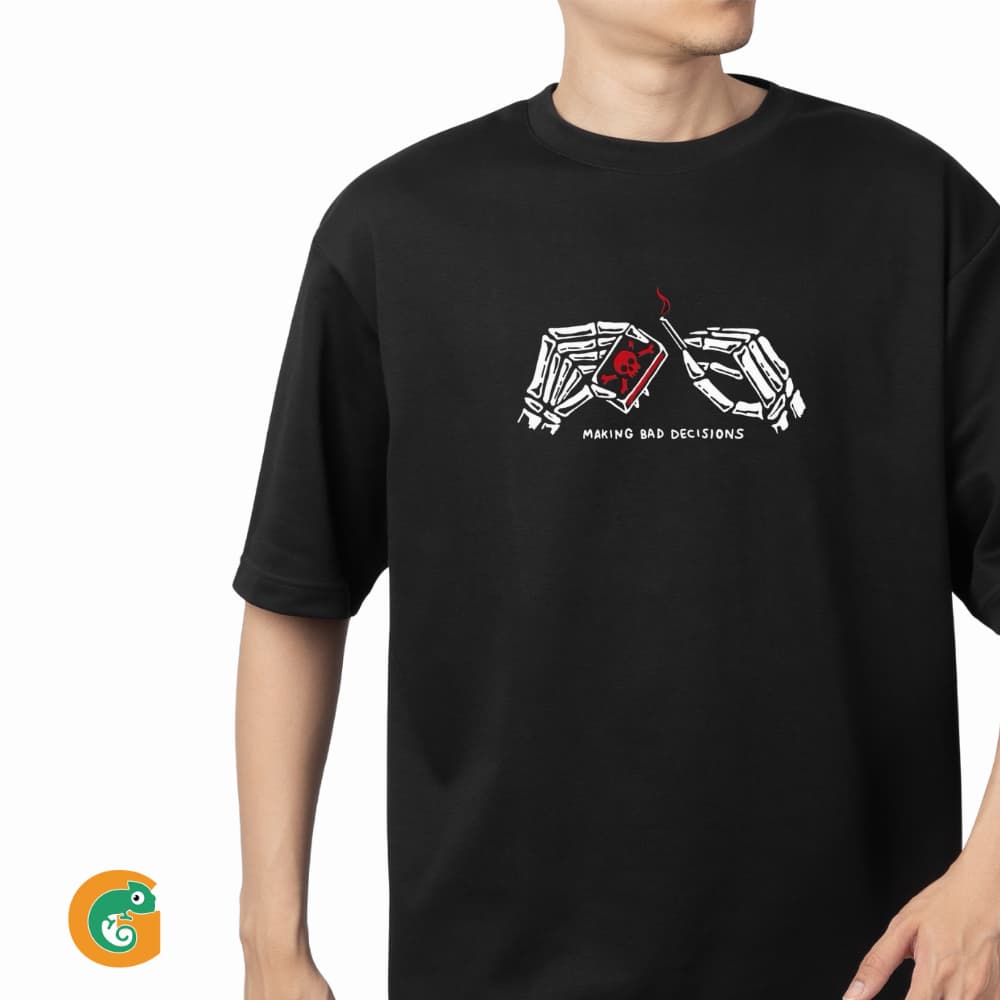 Camiseta Estilosa Unissex – Making Bad Decisions | Estampa Alternativa Rock Streetwear