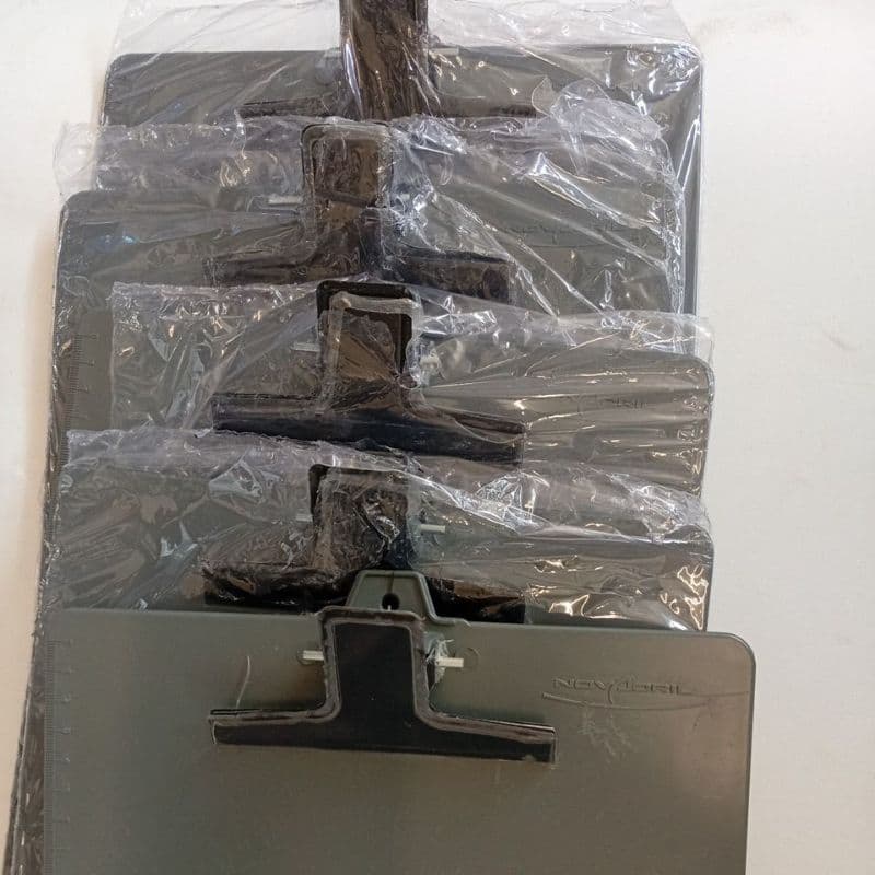 A Prancheta A4 com Prendedor de Metal  KIT 5, cinza grafeno