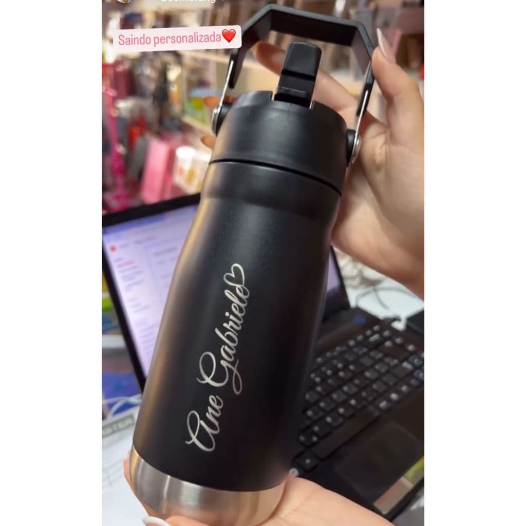 Garrafa Personalizada Térmica de Aço Inox com Alça Retrátil | Personalização a Laser (Nome, Logo ou Frase)