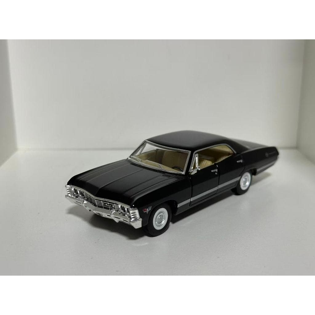 Miniatura Chevrolet Impala 1967 Carrinho Metal Fricção Abre As Portas Miniatura Metal Coleção