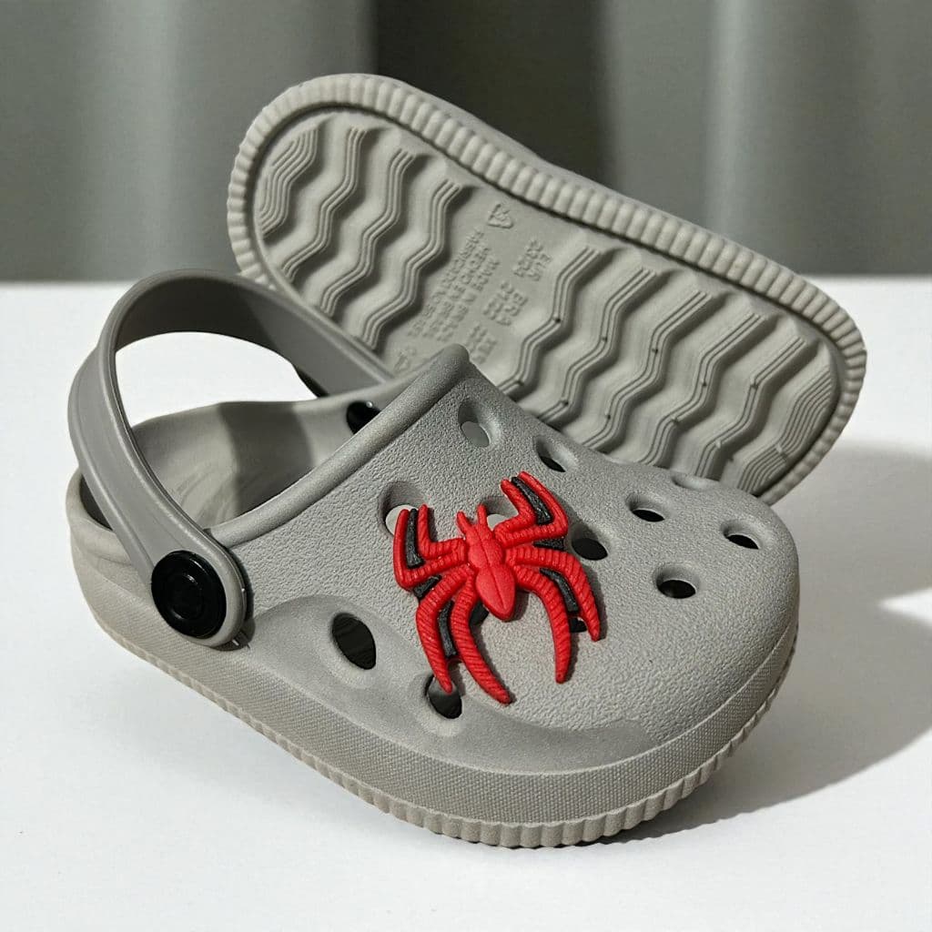 Babuche Sandália Infantil Menino Detalhe Lateral Com Aranha Moderno Solado Tratorado Macio
