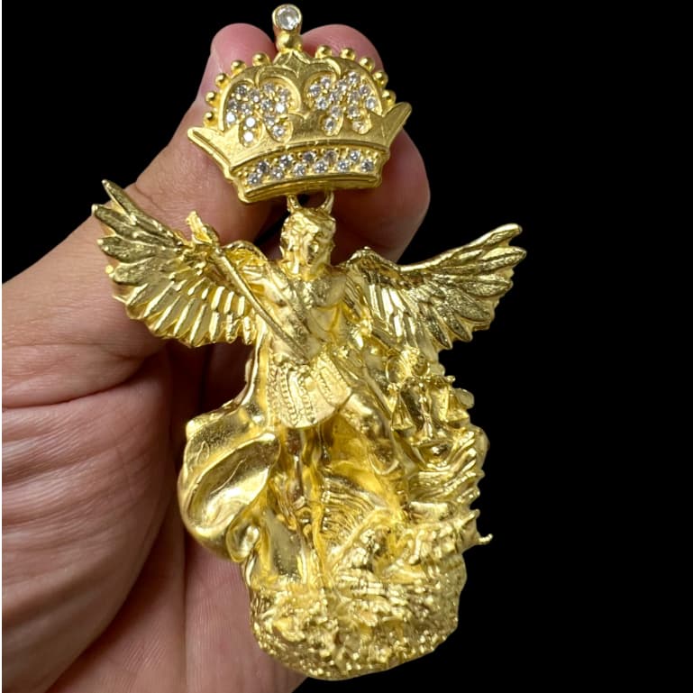 PINGENTE MOEDA ANTIGA 777 DEUS LEÃO DE JUDÁ SÃO MIGUEL ARCANJO CRAVEJADO COR OURO 18K ASAS ESCUDO