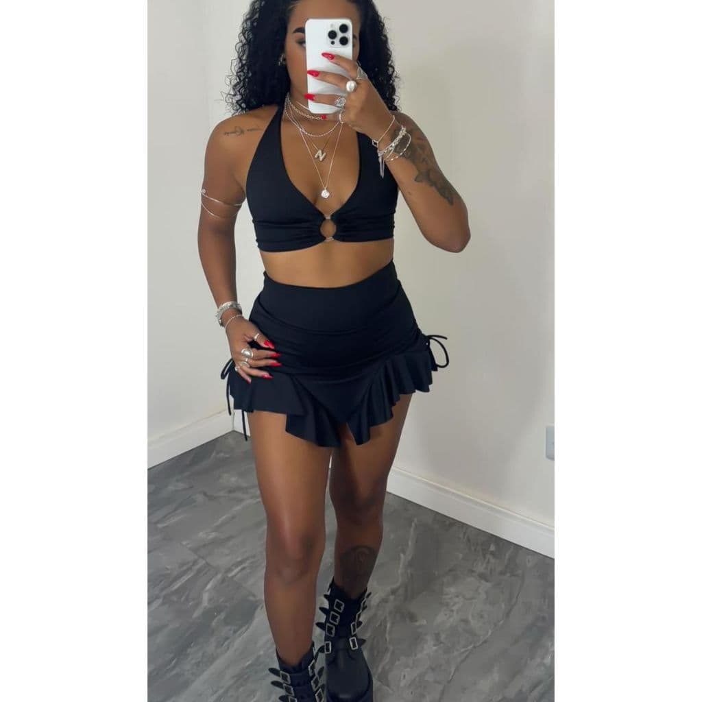 Conjunto feminino cropped argola + short saia soltinho de babado ajuste regular liso tendencia moda blogueira