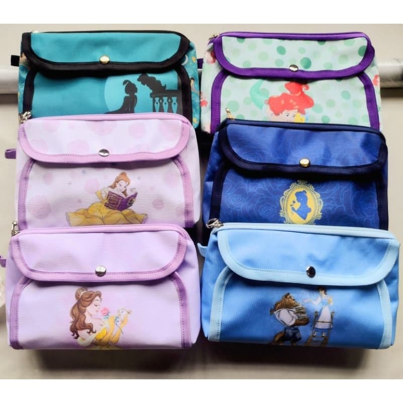 Nécessaire / bolsa de maquiagem / bolsa de mão Princesas / A Bela e a Fera / Branca de Neve / Pequena Sereia / Moana