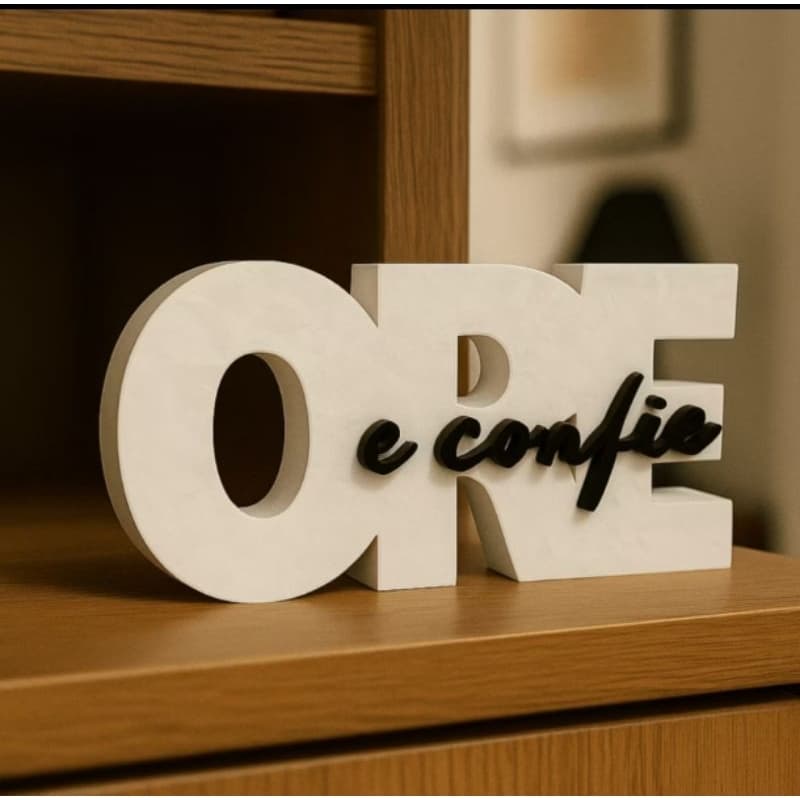 Letreiro Decorativo "Ore e Confie" em 3D