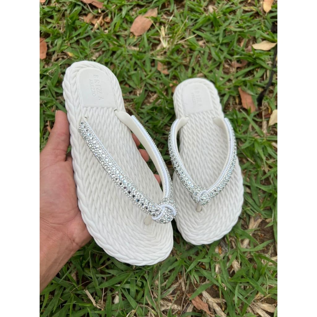 Chinelo com nó de stras nuvem duas tiras micro lançamento 2026