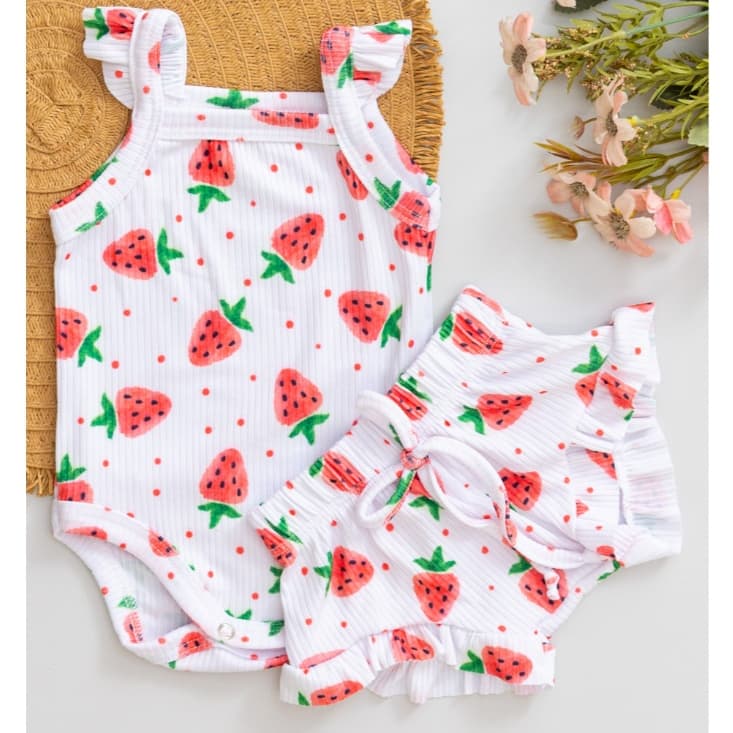 Conjunto Bebê Verão Fresquinho Menina Body e Tapa Fralda Babado com Estampa de Morango