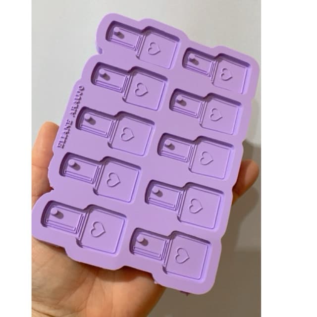 Molde de Silicone mini esmaltes com coração.