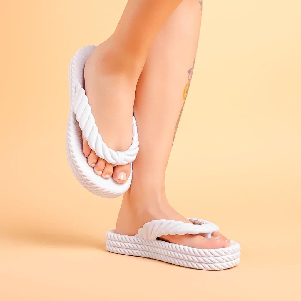 Chinelo Papete Sandália Feminina Moda Praia Confortável Anabela Tiras de corda Verão