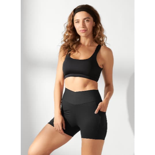 Conjunto Top Fitness Ampla Cobertura + Shorts Fitness com Cós Transpassado