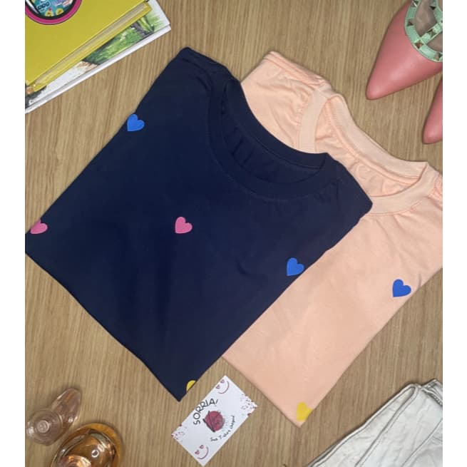 CAMISA DE ALGODÃO CAMISETA FEMININA T-SHIRT VARIOS CORACOEZINHOS COLORIDOS SALMAO