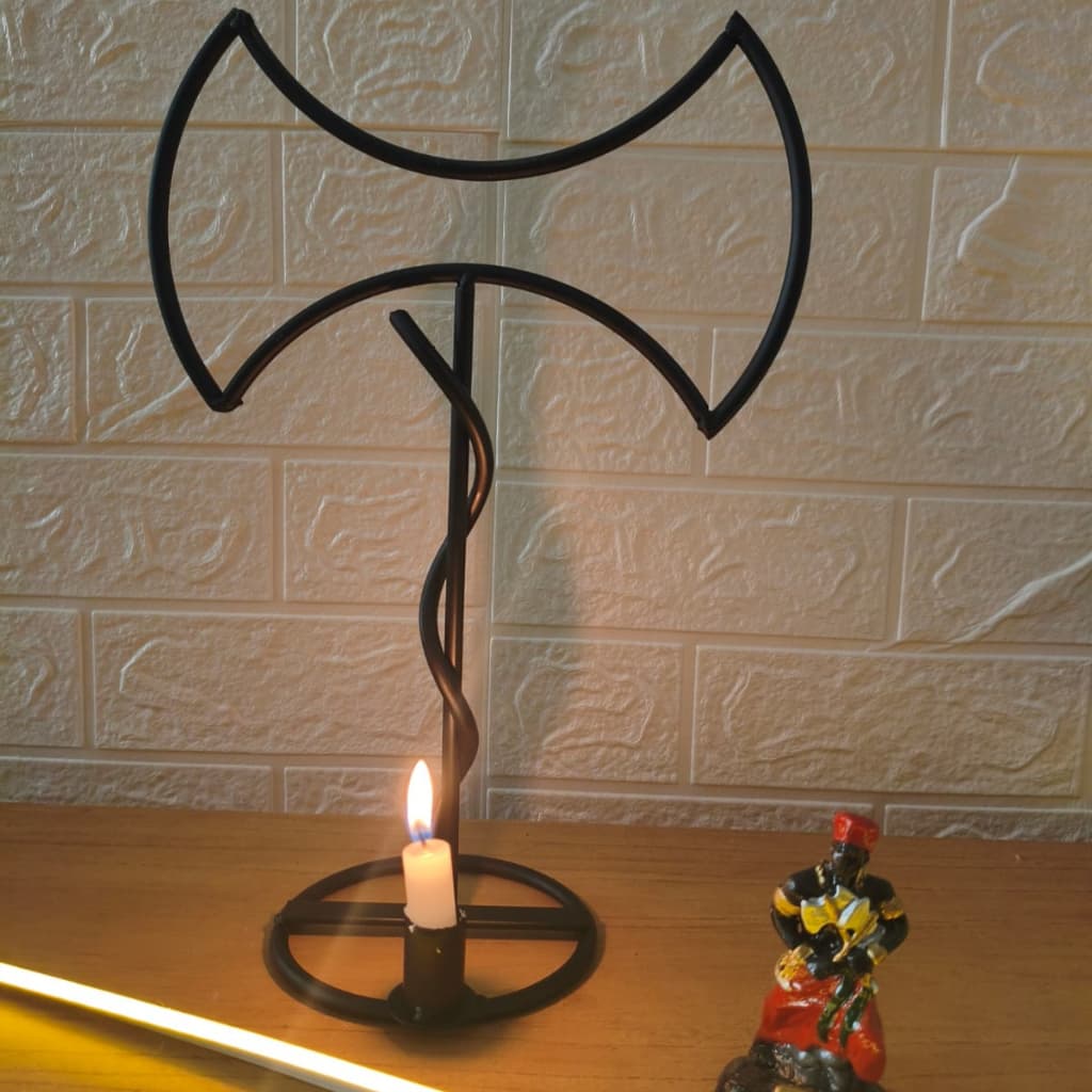 Candelabro de Ferro para Xangô – Artesanal com Machado Duplo 33x22cm