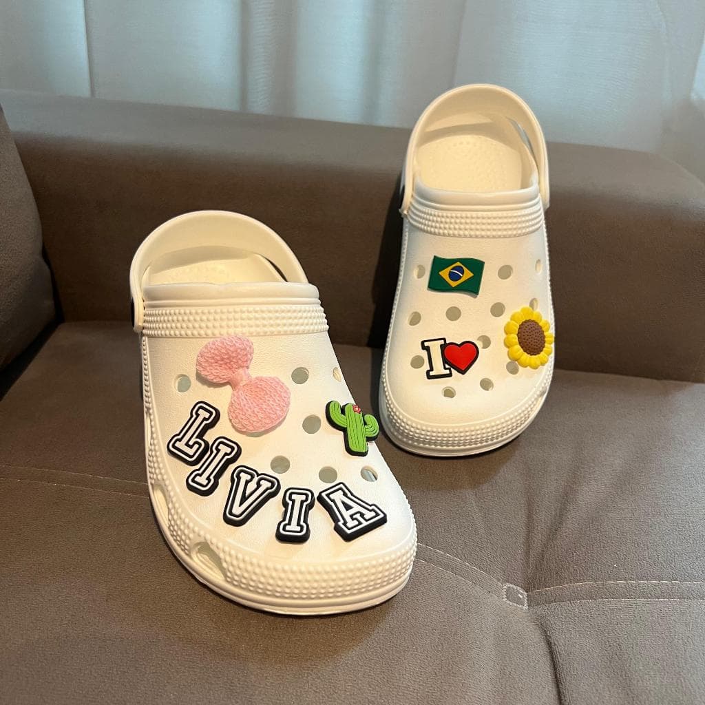 Babuche Feminina Personalizada com Nome e Pins Super Leve Eva