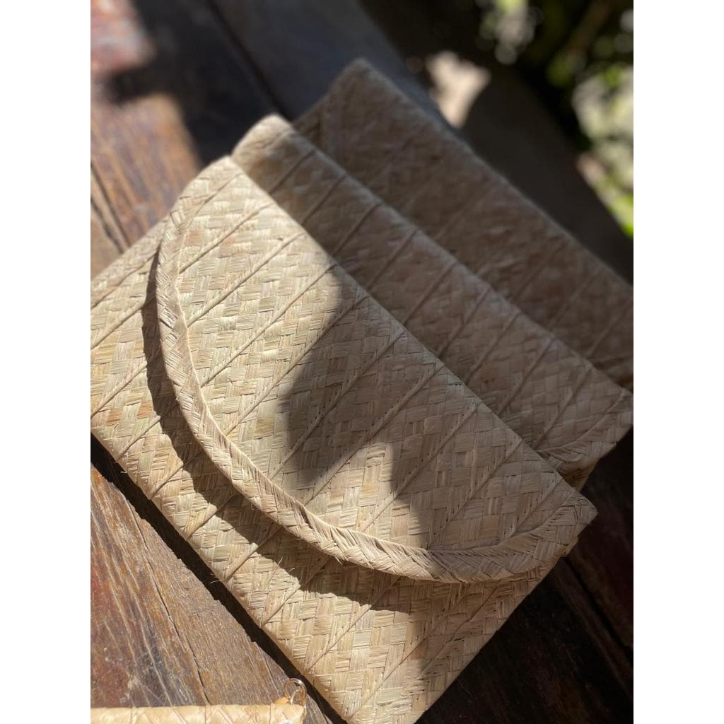 Carteira Clutch de Palha Trançada Clássica