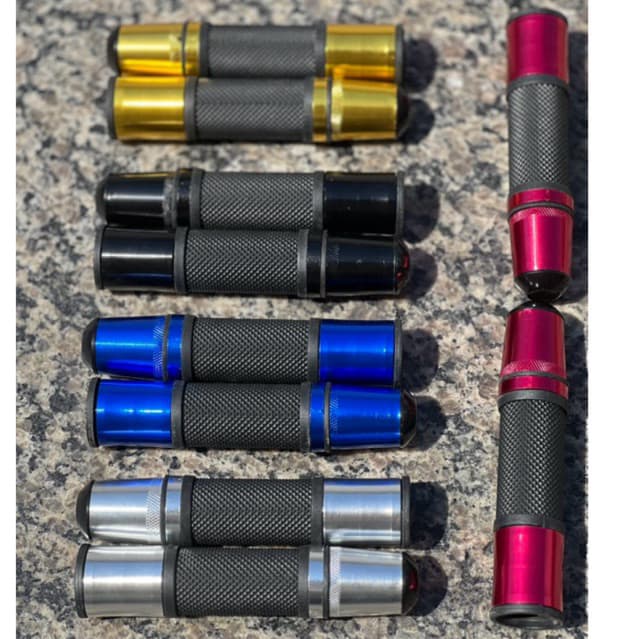 Manopla Esportiva Moto Universal com Pesinho Alumínio Várias Cores Antiderrapante