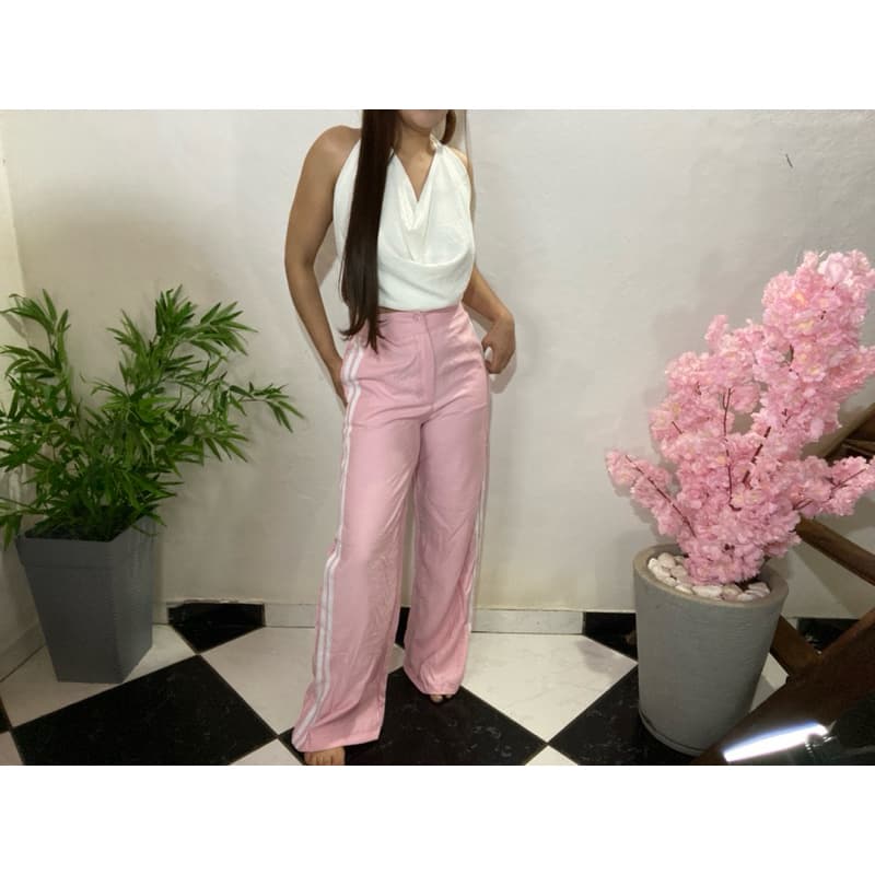 Calça alfaiataria, listra lateral, elástico na cintura, track pants wid leg, tendência do momento