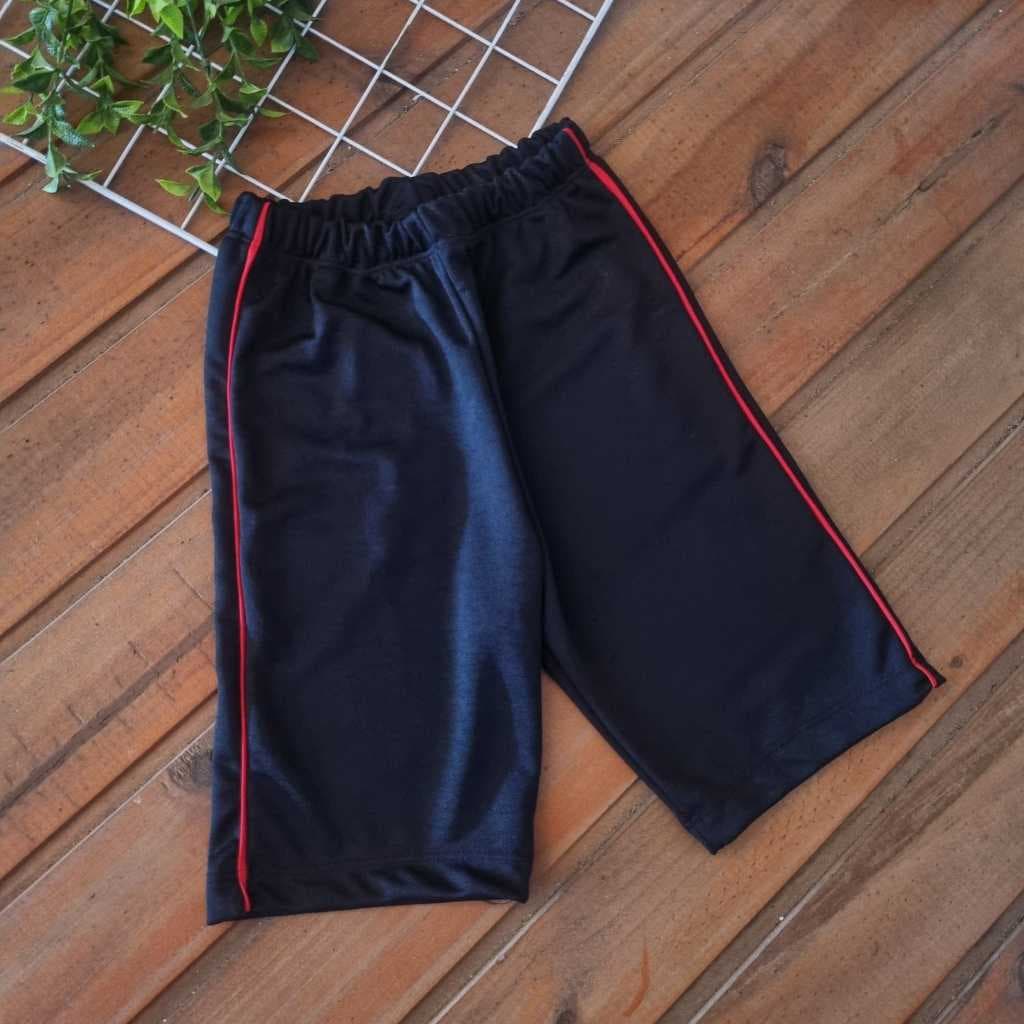 Bermuda PRETA helanca escolar com friso vermelho, unissex. Infantil, juvenil e adulto.