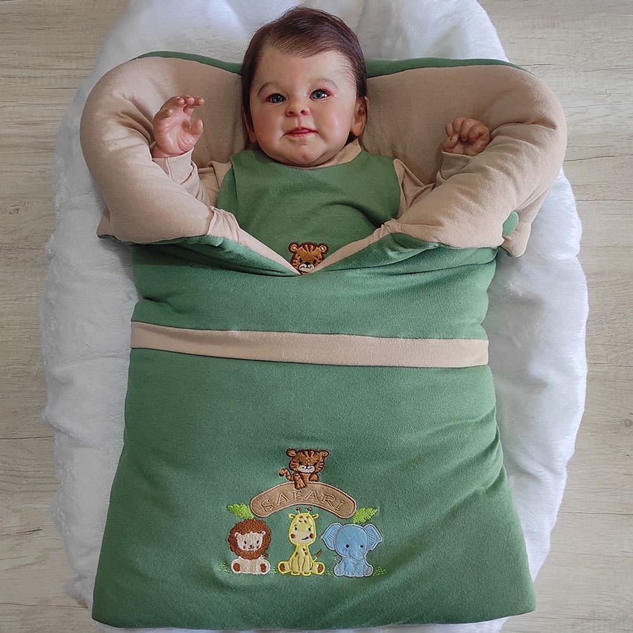 Saída de Maternidade Menino Kids Safari Verde com Bege com Porta Bebê Saco Dormir