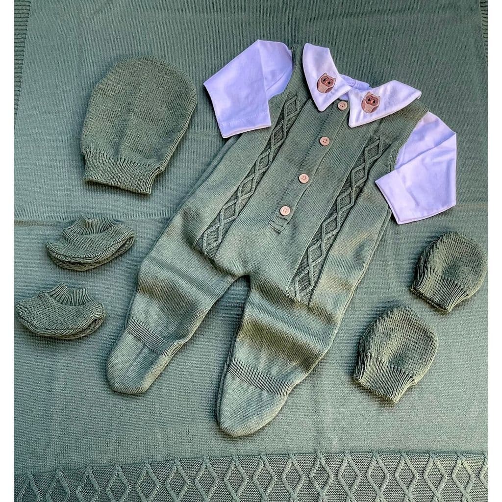 Saída de maternidade de menino Augusto verde pistache tricot 6 peças