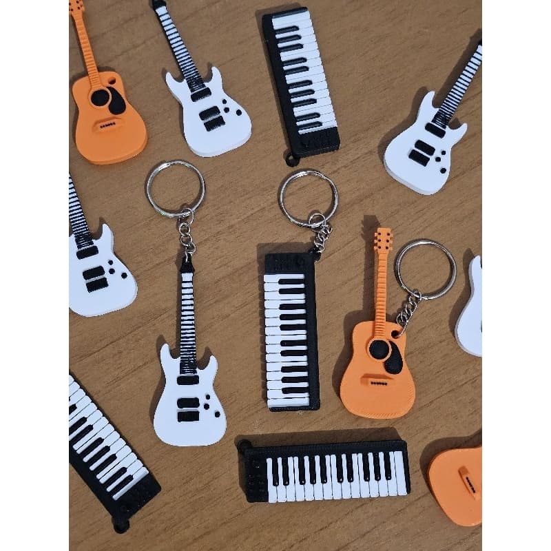 Kit Chaveiro Instrumento Musical Teclado Violão Guitarra Microfone Baixo Bateria Saxofone Brindes Lembrancinha Presente
