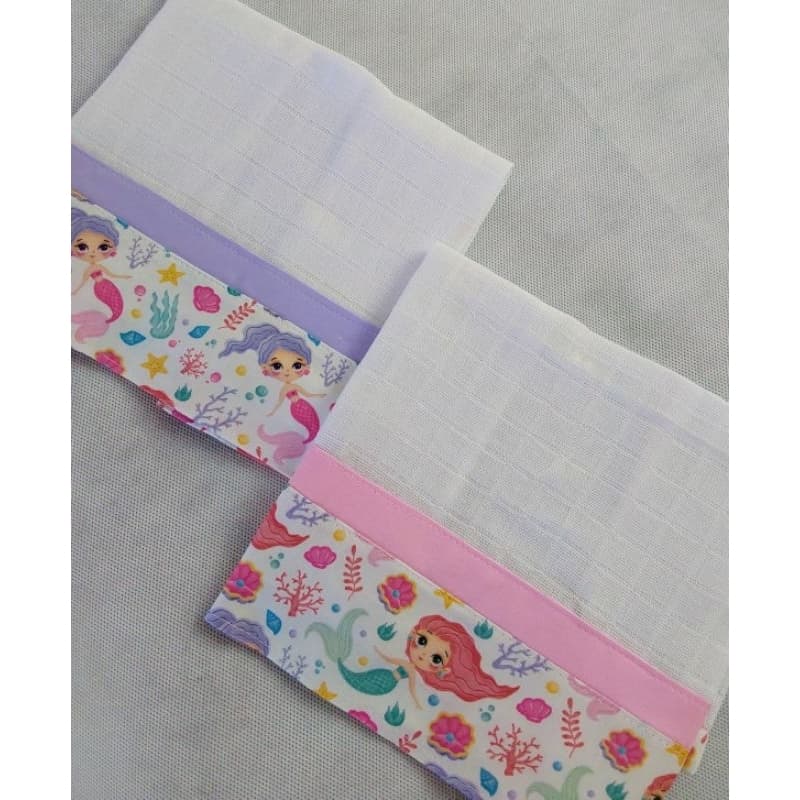 kit duas fraldas de boca tema sereias. Fralda decorada sereia menina enxoval.