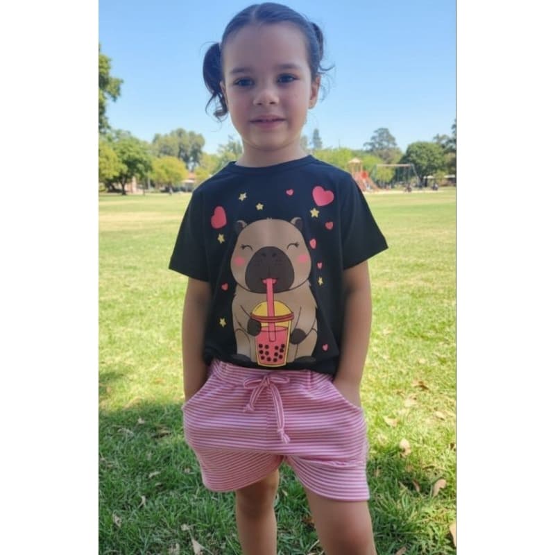 Conjunto Infantil Menina Estiloso Camiseta capivara Preta Short Rosa Verão