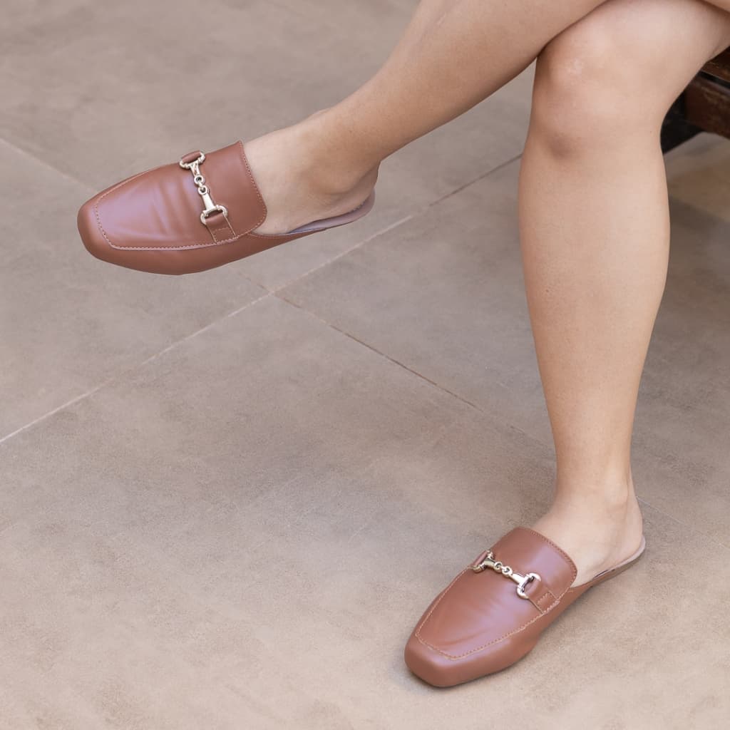 Mule Bico Quadrado Rasteira Aberta Atras Sapato Feminino Elegante Confortável Calça Fácil Maricotta