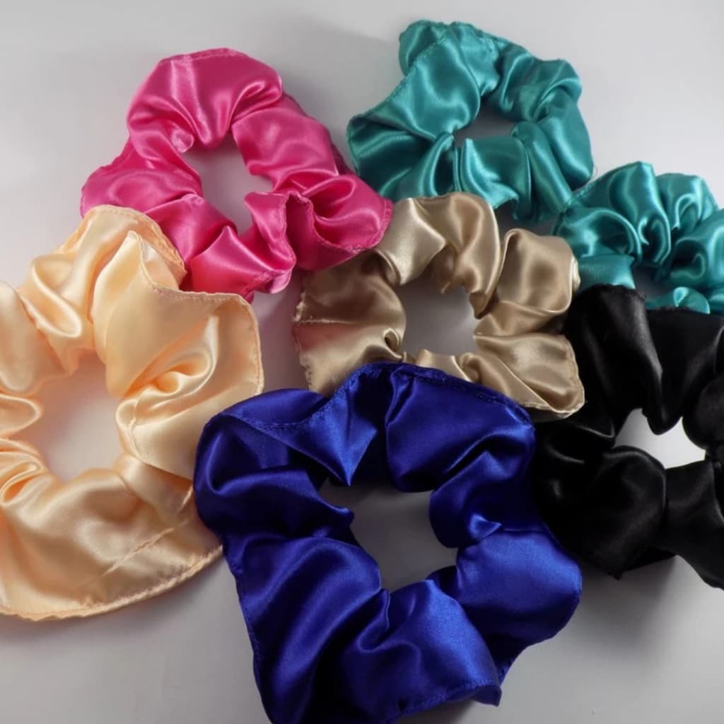 Kit 3 a 12 Xuxinhas de Cetim Anti-Frizz  Scrunchies Sortidas | Elástico de Cabelo Suave e Confortável