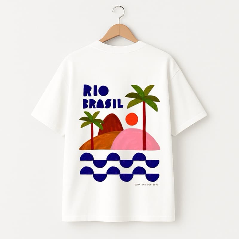Camiseta Unissex Rio Brasil – Estampa Gráfica Colorida Tropical com Paisagem e Coqueiros