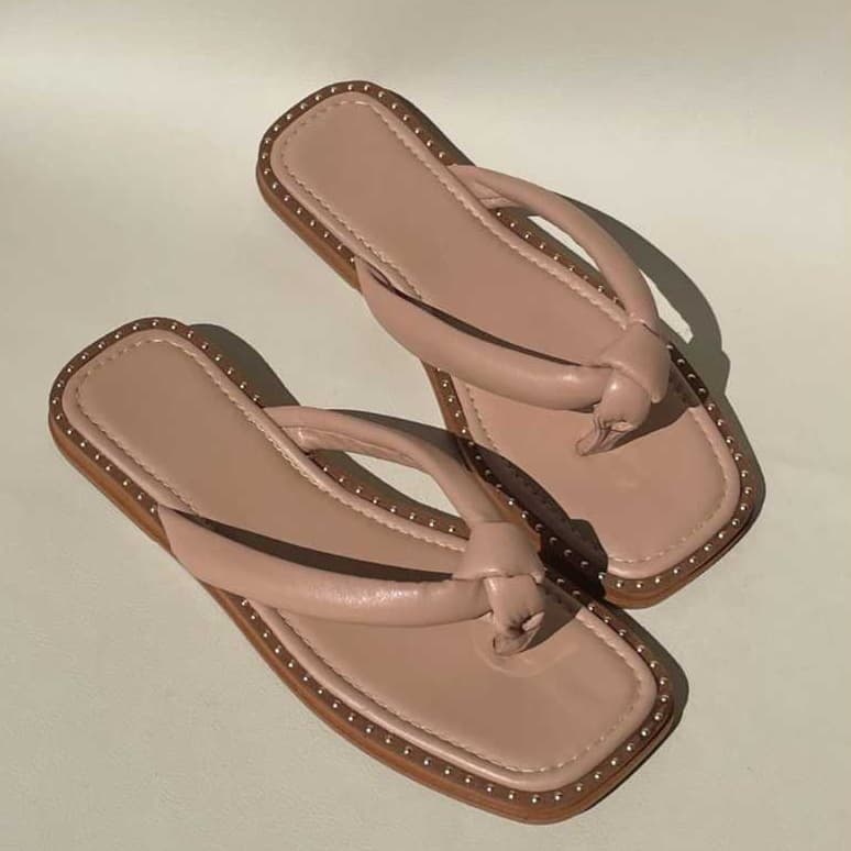 Rasteira Feminina Luxo E Conforto Super Macia Detalhe Em Tachas Resistentes! RN2