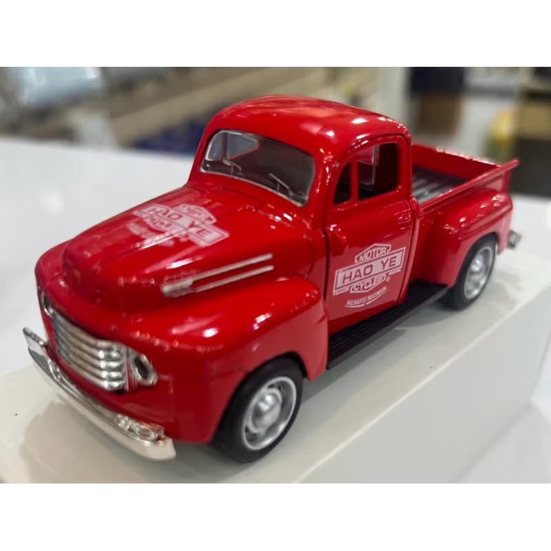 Miniatura Carrinho de ferro caminhonete esportivo abre as portas