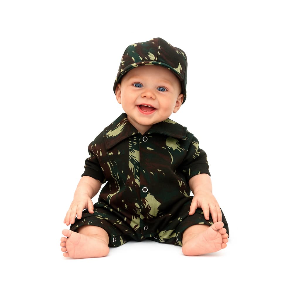 Macacão Camuflado Curto com Boné - Unissex