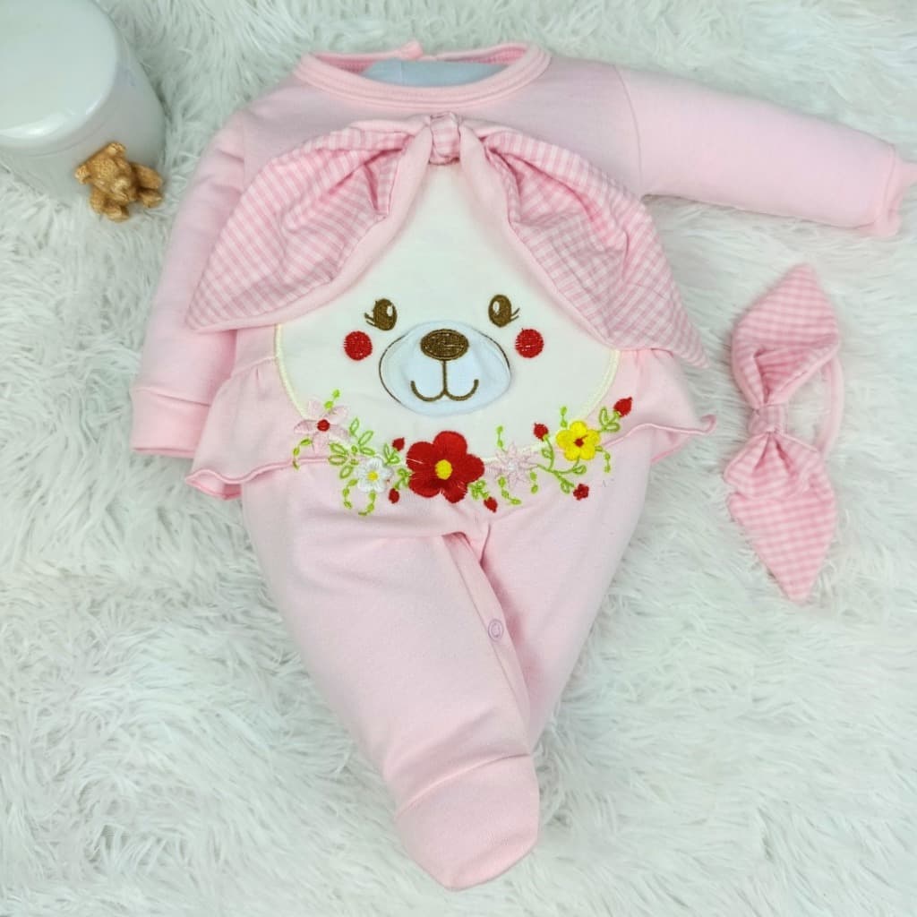 Macacão Bebê Menina Maria com Tiara – Bordado Coelhinha e Flores