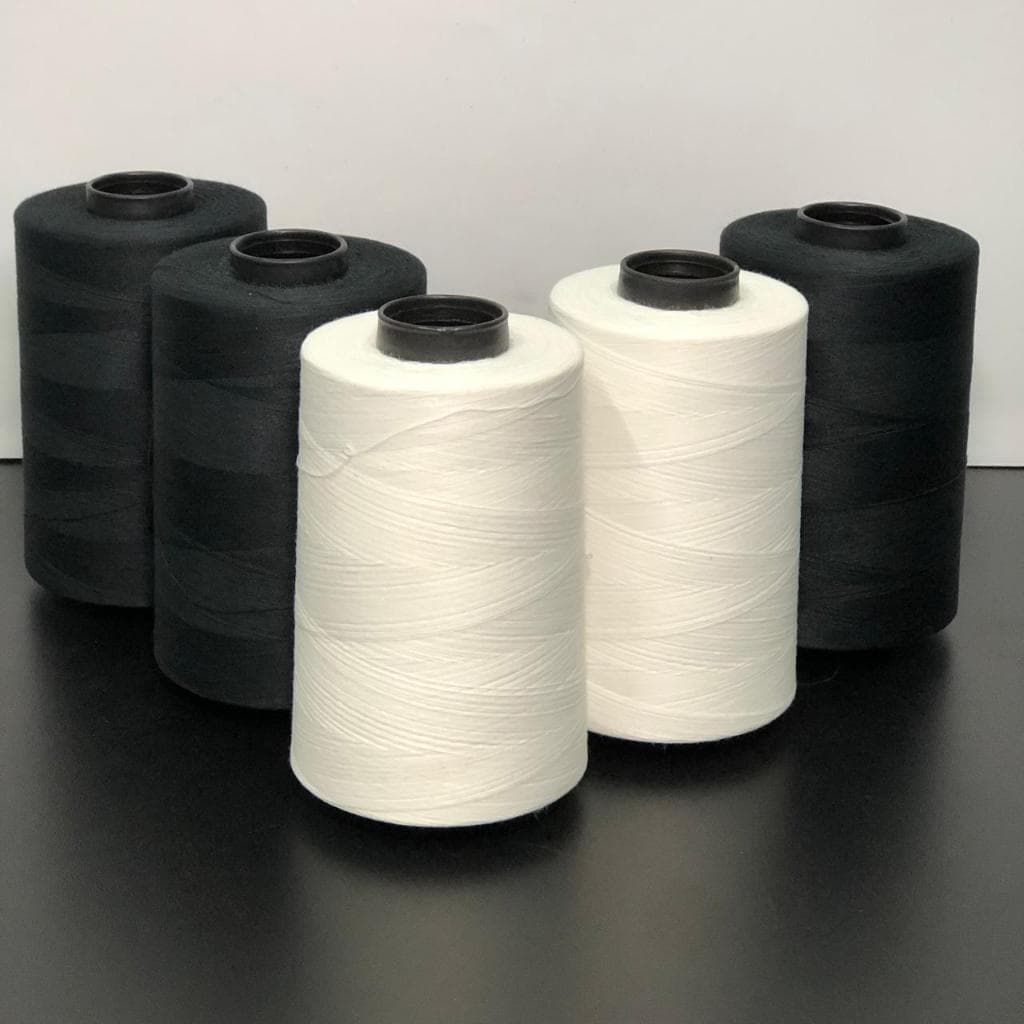 Linha de Costura Reta 10.000m – Branco e Preto – Uso Doméstico e Industrial
