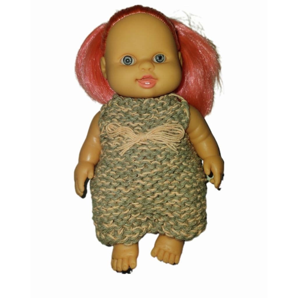 🍓 Boneca Moranguinho em Borracha com Roupa de Tricô Feita à Mão | Artesanal e Colecionável