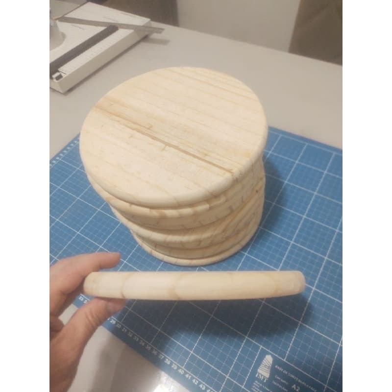 Tábua Redonda de 25cm Ecológica para frios, pizza e churrasco - Elegância e Sustentabilidade para sua Cozinha