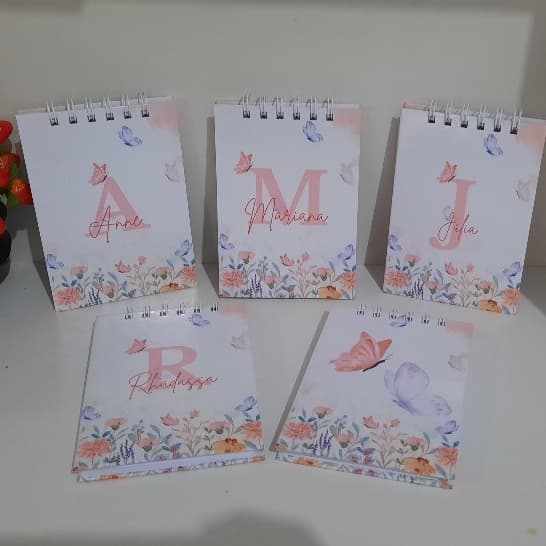 Bloquinho Profissões A6 Capa dura / 60 folhas brancas/ Personalizado com inicial do nome