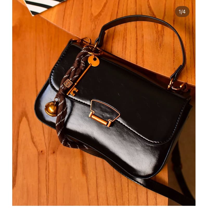 Bolsa Feminina com chaveiro de mão e alça transversal Elegância e Sofisticação novidade na moda