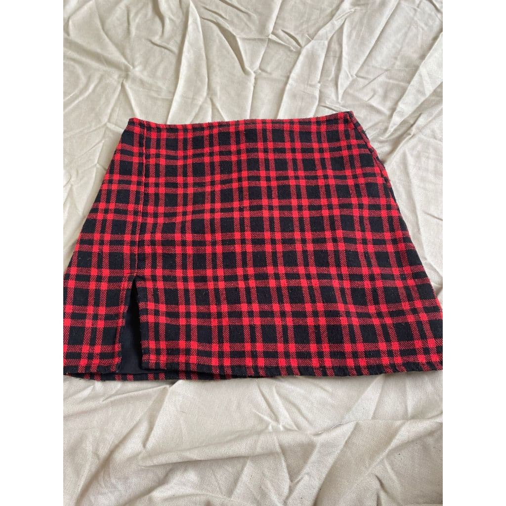 Saia tubinho com fenda xadrez tecido flanelado com forro com zíper seminova e-girl estilo alternativo