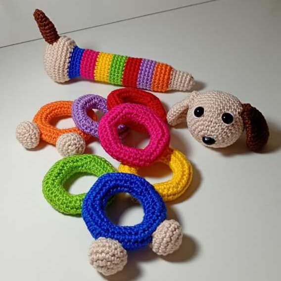 Cachorrinho Educativo Amigurumi em Crochê | Brinquedo Sensorial Infantil | Feito à Mão e Colorido