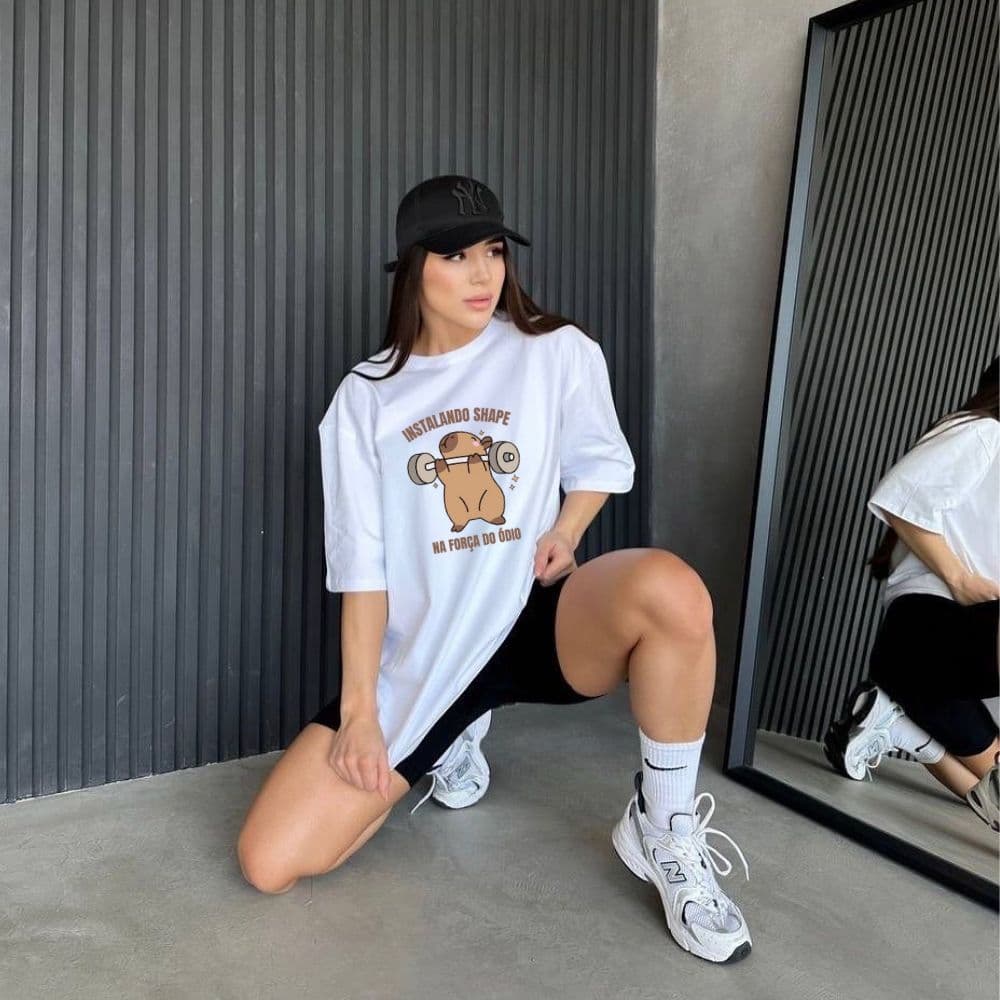 Camiseta Feminina Streetwear Instalando o Shape Capivara Camisa de Algodão Premium Camisetão Camisão Feminino