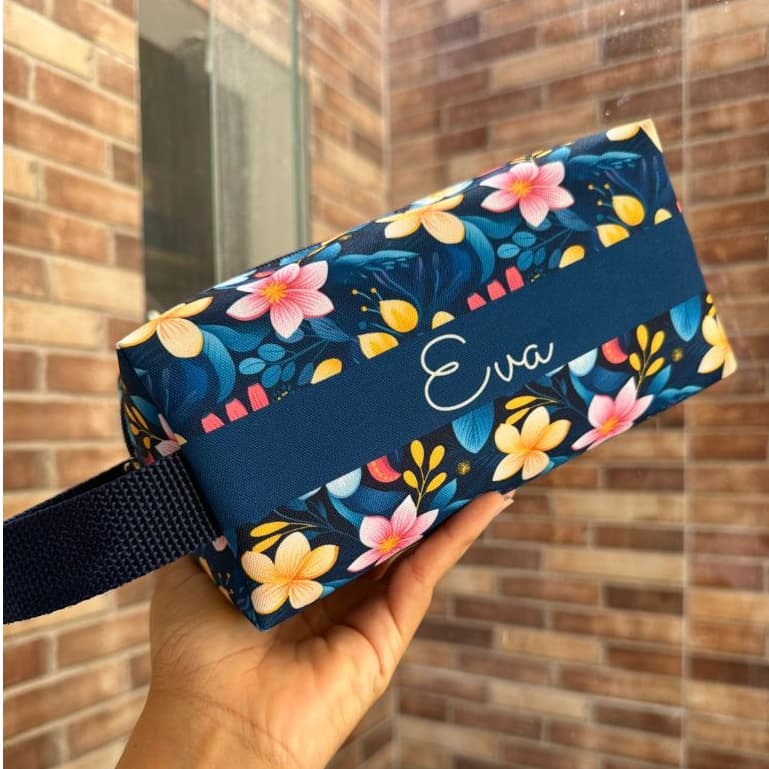 Necessaire personalizada com nome feminina, presente util linda, exclusiva, make, viagem, dia a dia