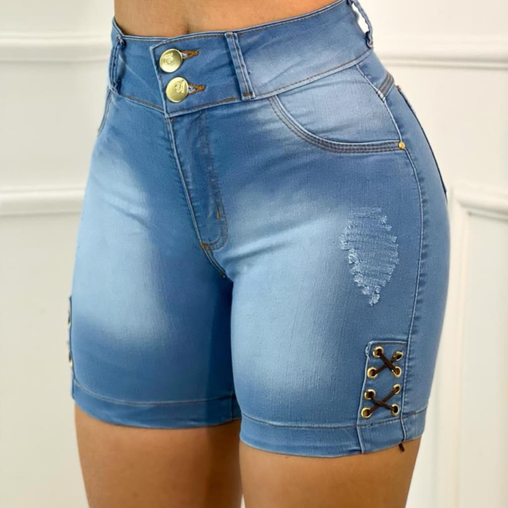 SHORT JEANS FEMININO COM ILHÓS MEIA COXA BERMUDA JEANS COM LYCRA PREMIUM